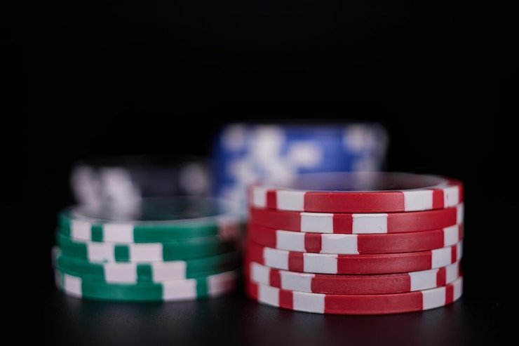 omutogel apk Dragon Tiger table with live dealer, card placement, and betting interface